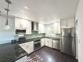 1280 NE 38th St in Oakland Park, FL - Building Photo