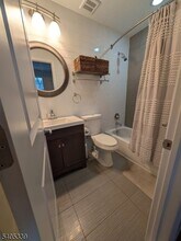 104 Broughton Ave, Unit 1B in Bloomfield, NJ - Building Photo - Building Photo