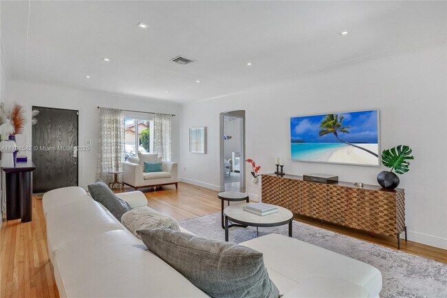 8950 Byron Ave in Surfside, FL - Building Photo - Building Photo