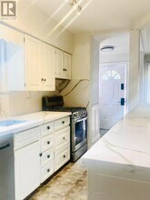 166 Chaplin Crescent in Toronto, ON - Building Photo - Building Photo