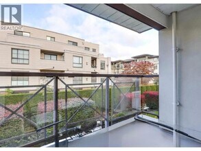 2335 Whyte Ave in Port Coquitlam, BC - Building Photo - Building Photo