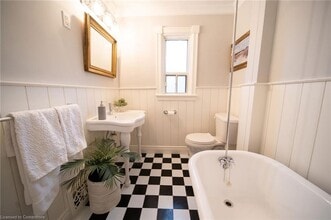 398 MacNab St N in Hamilton, ON - Building Photo - Building Photo