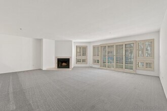 400 N Pacific St, Unit 214 in Oceanside, CA - Foto de edificio - Building Photo