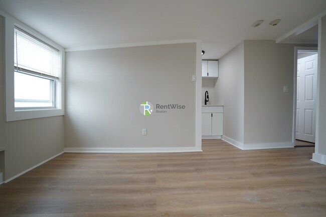 142 Dorchester St in Boston, MA - Building Photo - Building Photo