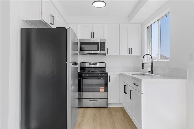 1441 S Hayworth Ave in Los Angeles, CA - Building Photo - Building Photo