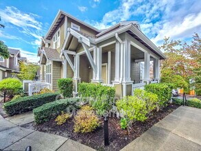 2018 17th Ave NE in Issaquah, WA - Building Photo - Building Photo