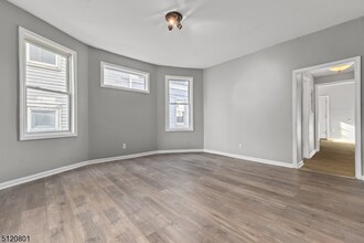 49 Treacy Ave, Unit 2 in Newark, NJ - Building Photo - Building Photo