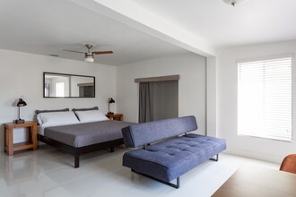 140 NW 23rd Ave in Miami, FL - Foto de edificio - Building Photo