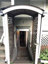 4236 Francis Ave N, Unit #3 in Seattle, WA - Foto de edificio - Building Photo