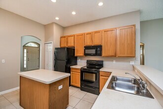 9135 Prosperity Lake Dr in Jacksonville, FL - Building Photo - Building Photo