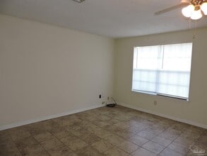 7031 Redondo Dr in Pensacola, FL - Building Photo - Building Photo