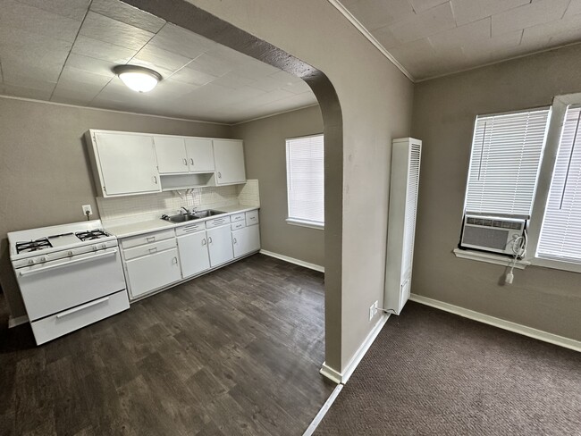 206 Locust St, Unit 4, Unit 4