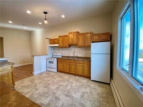 16 Clearview Ave in Portsmouth, RI - Building Photo - Building Photo