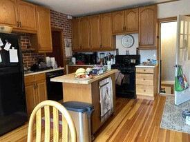 85 Briggs St, Unit 2 in Easthampton, MA - Building Photo