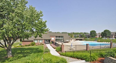 Citadel Apartments in Omaha, NE - Foto de edificio - Building Photo
