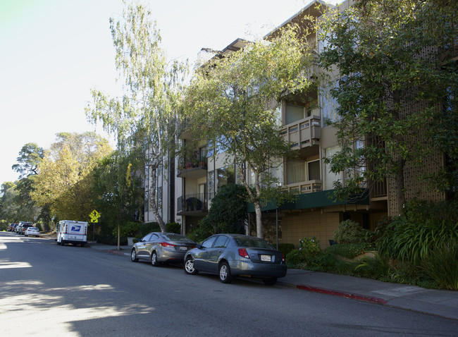 5401 Broadway Ter in Oakland, CA - Building Photo - Building Photo