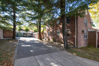 Beechwood Gardens Association in Flushing, NY - Foto de edificio - Building Photo