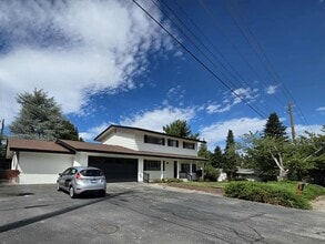 1998 Number 2 Canyon Rd in Wenatchee, WA - Building Photo - Building Photo