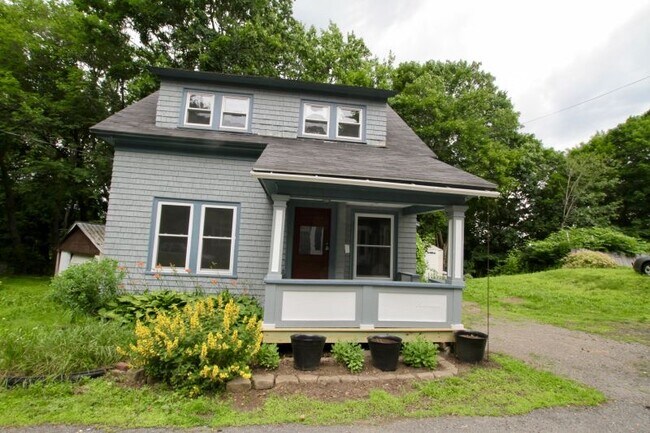 17 Nelson St in Bangor, ME - Foto de edificio - Building Photo