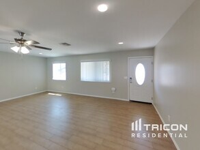 9837 N 48th Ave in Glendale, AZ - Building Photo - Building Photo