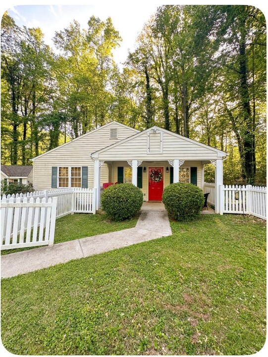 1803 Timberlake Dr in Lynchburg, VA - Foto de edificio