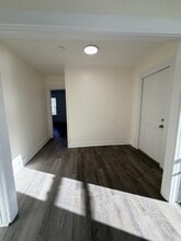 574 W Main St, Unit 3rd Floor in New Britain, CT - Foto de edificio - Building Photo