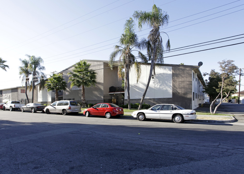 Villa Capri Apartments in Pomona, CA - Foto de edificio