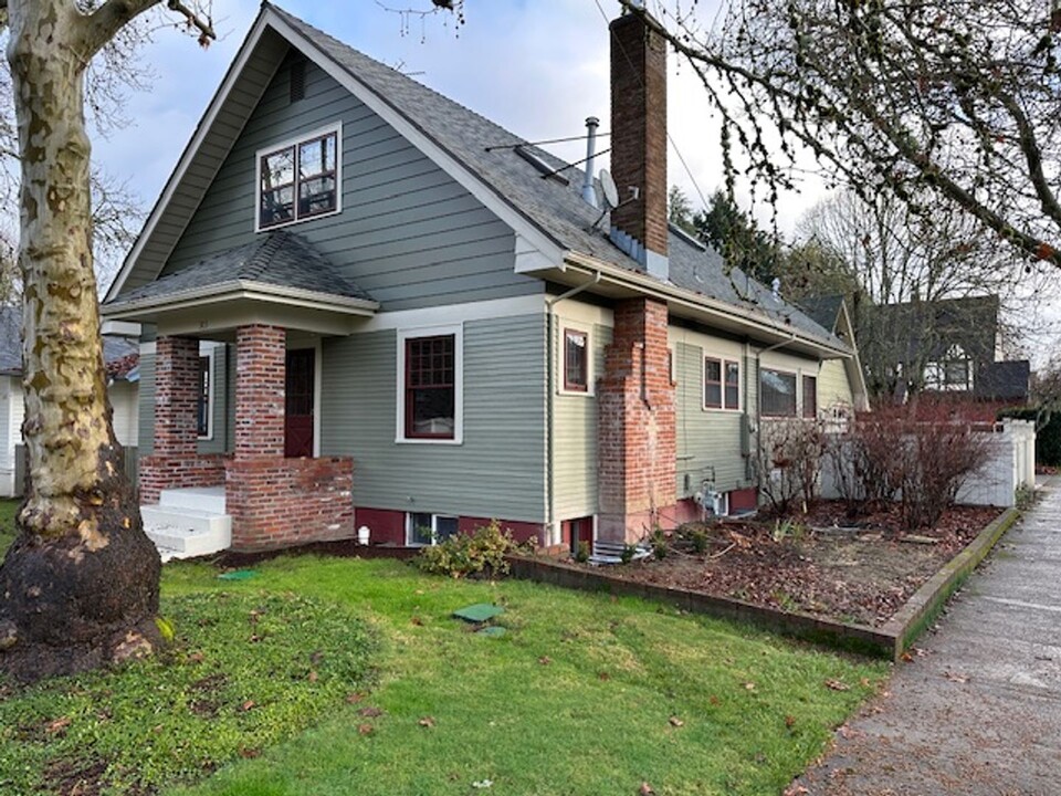 303 NW 31st St-Unit -Main floor Unit in Corvallis, OR - Foto de edificio