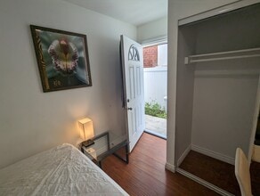 20001 Arminta St in Winnetka, CA - Building Photo - Building Photo