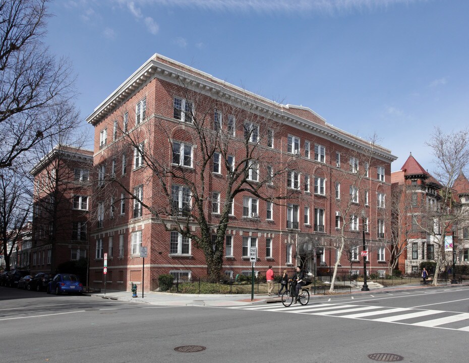 Cavanaugh Courts in Washington, DC - Foto de edificio