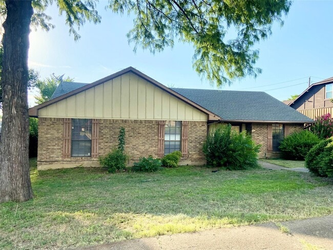 property at 1905 Los Rios Blvd