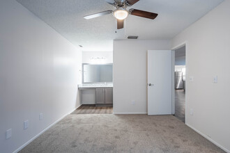 Harbourtowne at Country Woods in Palm Harbor, FL - Building Photo - Interior Photo