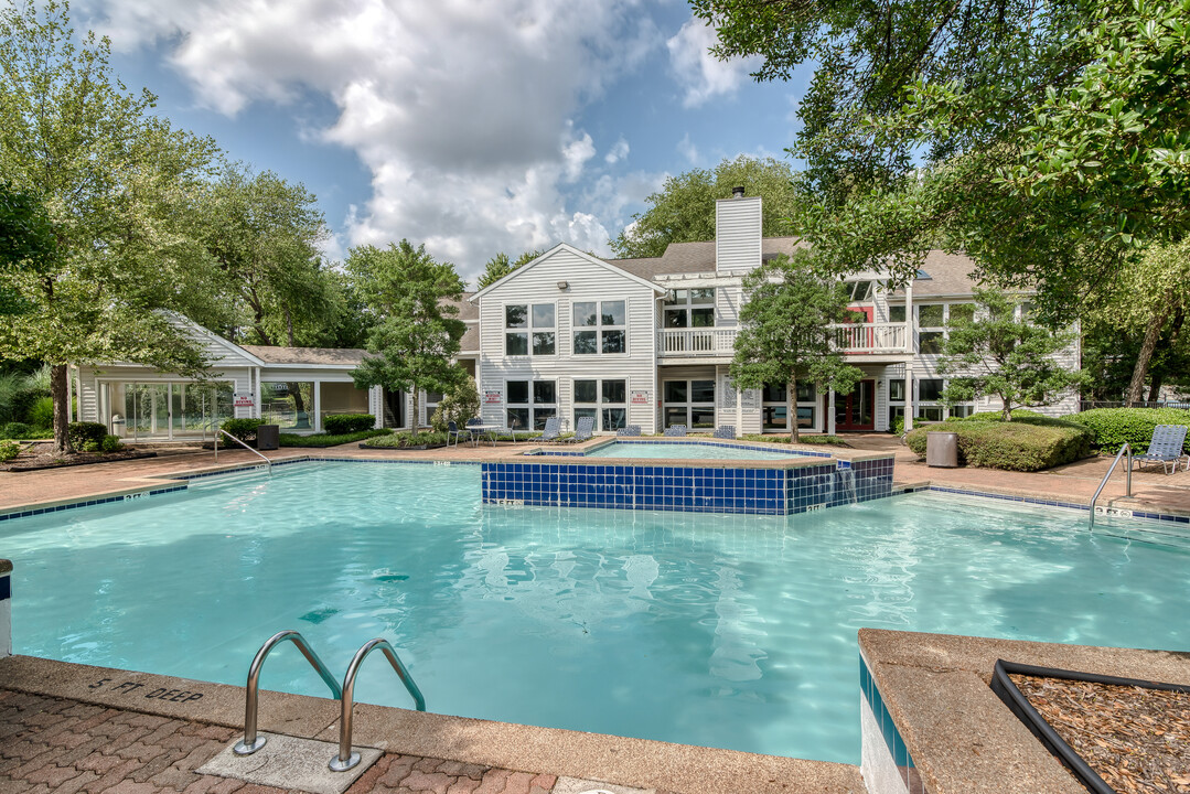 Trinity Lakes in Cordova, TN - Foto de edificio