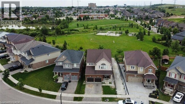 402 Bamberg Crescent in Waterloo, ON - Building Photo - Building Photo