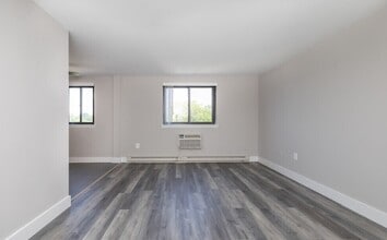 Garner House Apartments in Hatboro, PA - Foto de edificio - Building Photo