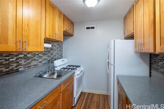 910 Ahana St in Honolulu, HI - Building Photo - Building Photo