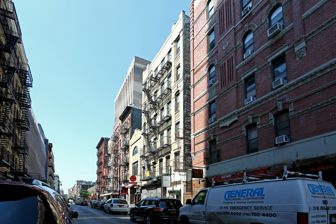 123-125 Ludlow St in New York, NY - Building Photo