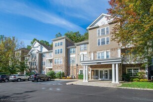 3103 Peer Pl in Denville, NJ - Building Photo