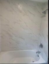 207 E 35th St in Davenport, IA - Foto de edificio - Building Photo