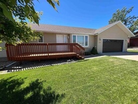 6905 Mulberry Dr in Summerset, SD - Building Photo