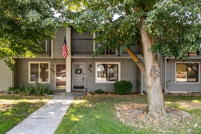 property at 1964 E Old Saybrook Ln