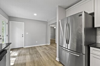 814 N Gay St in Auburn, AL - Foto de edificio - Building Photo