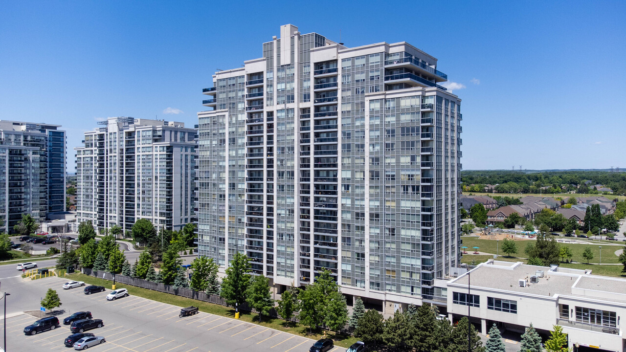 Beverley Glen in Vaughan, ON - Building Photo