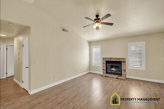 8160 Scenic Hills Way in Sacramento, CA - Building Photo - Building Photo