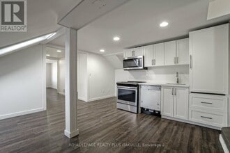 564 Lyons Ln in Oakville, ON - Building Photo - Building Photo