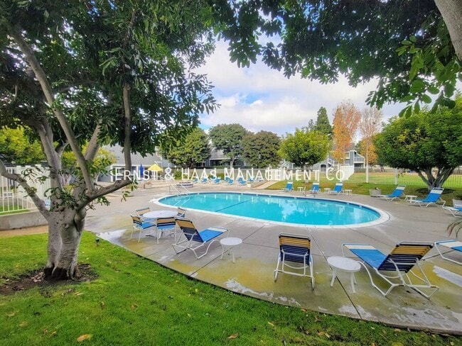 6020 Bixby Village Dr in Long Beach, CA - Building Photo - Building Photo