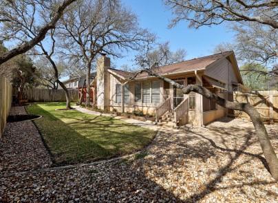 10905 Leafwood Ln in Austin, TX - Foto de edificio - Building Photo