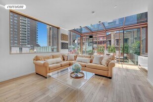 18 Harrison St in New York, NY - Building Photo