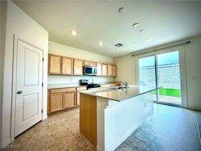 9961 Locking Biner Ave in Las Vegas, NV - Building Photo - Building Photo
