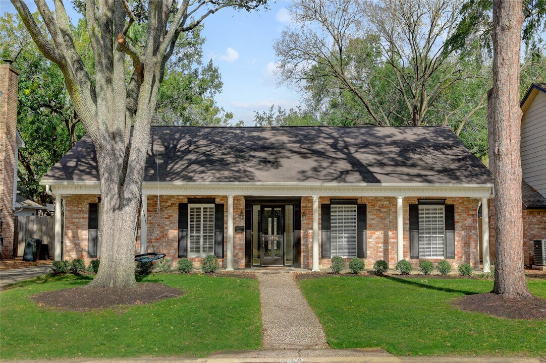 14506 Carolcrest Dr in Houston, TX - Building Photo